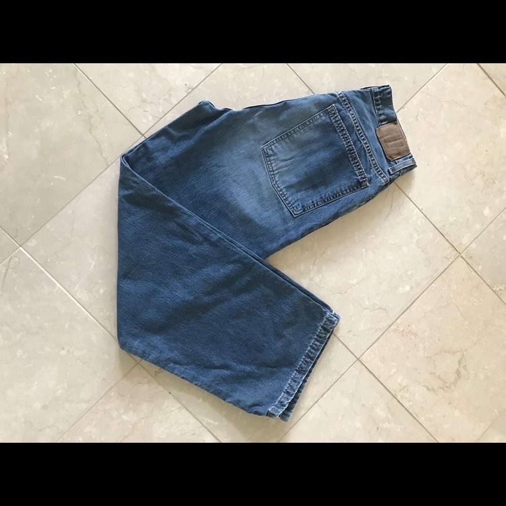 Like new blue jeans 31/30 barrel leg great color